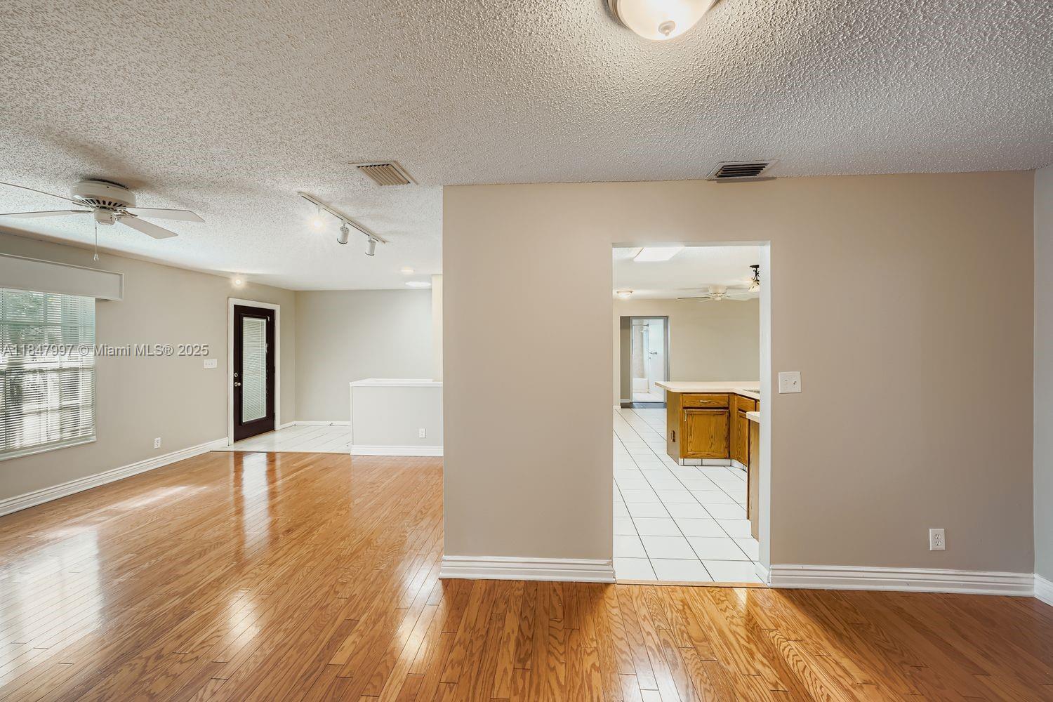 SUGAR POND MANOR OF WELLI - Residential