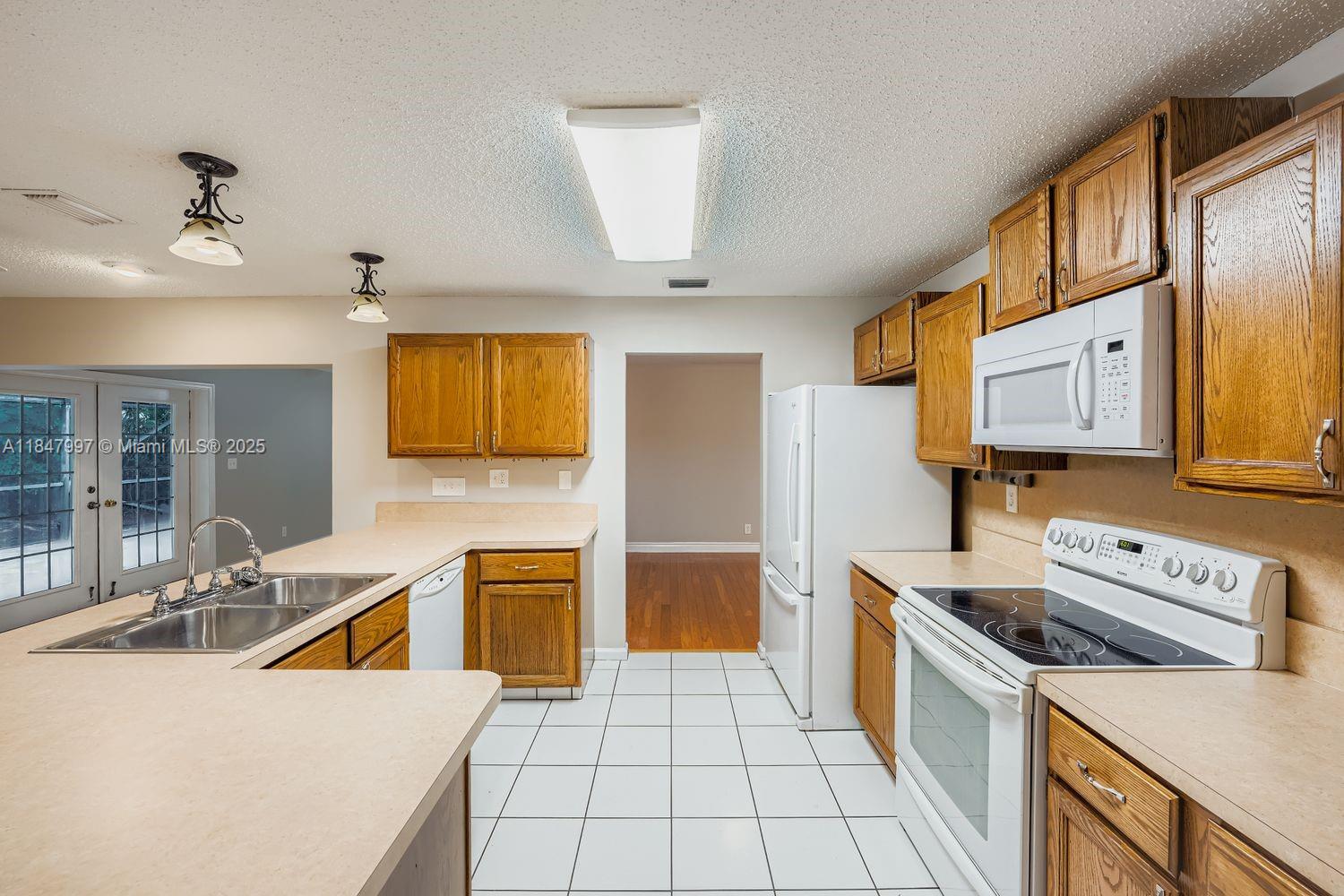 SUGAR POND MANOR OF WELLI - Residential