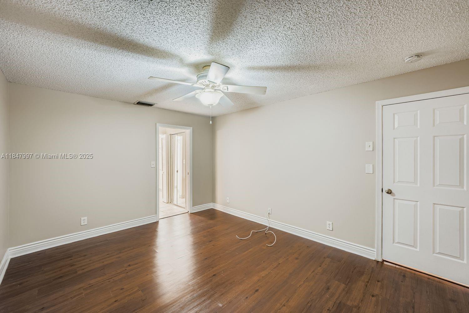 SUGAR POND MANOR OF WELLI - Residential