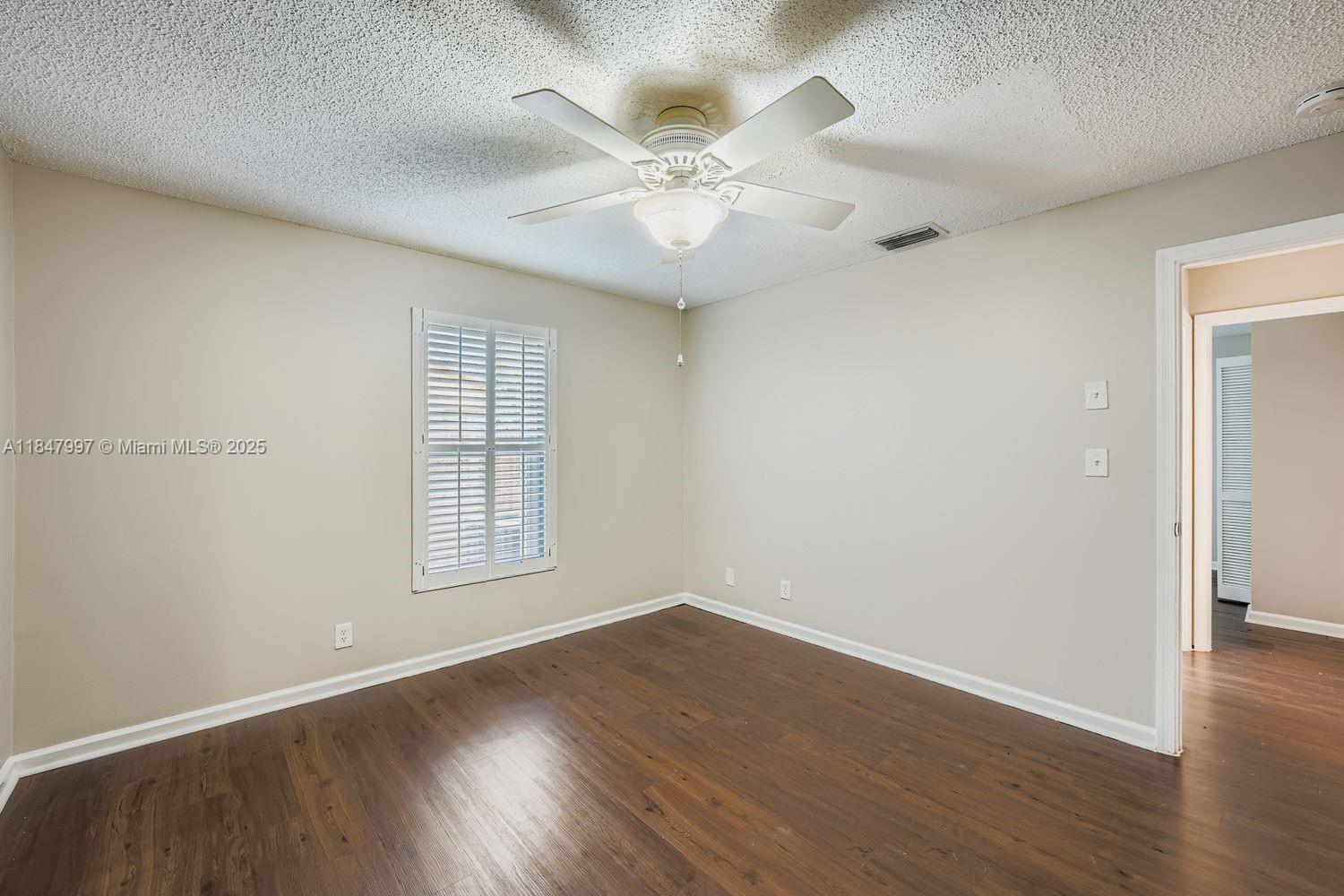 SUGAR POND MANOR OF WELLI - Residential