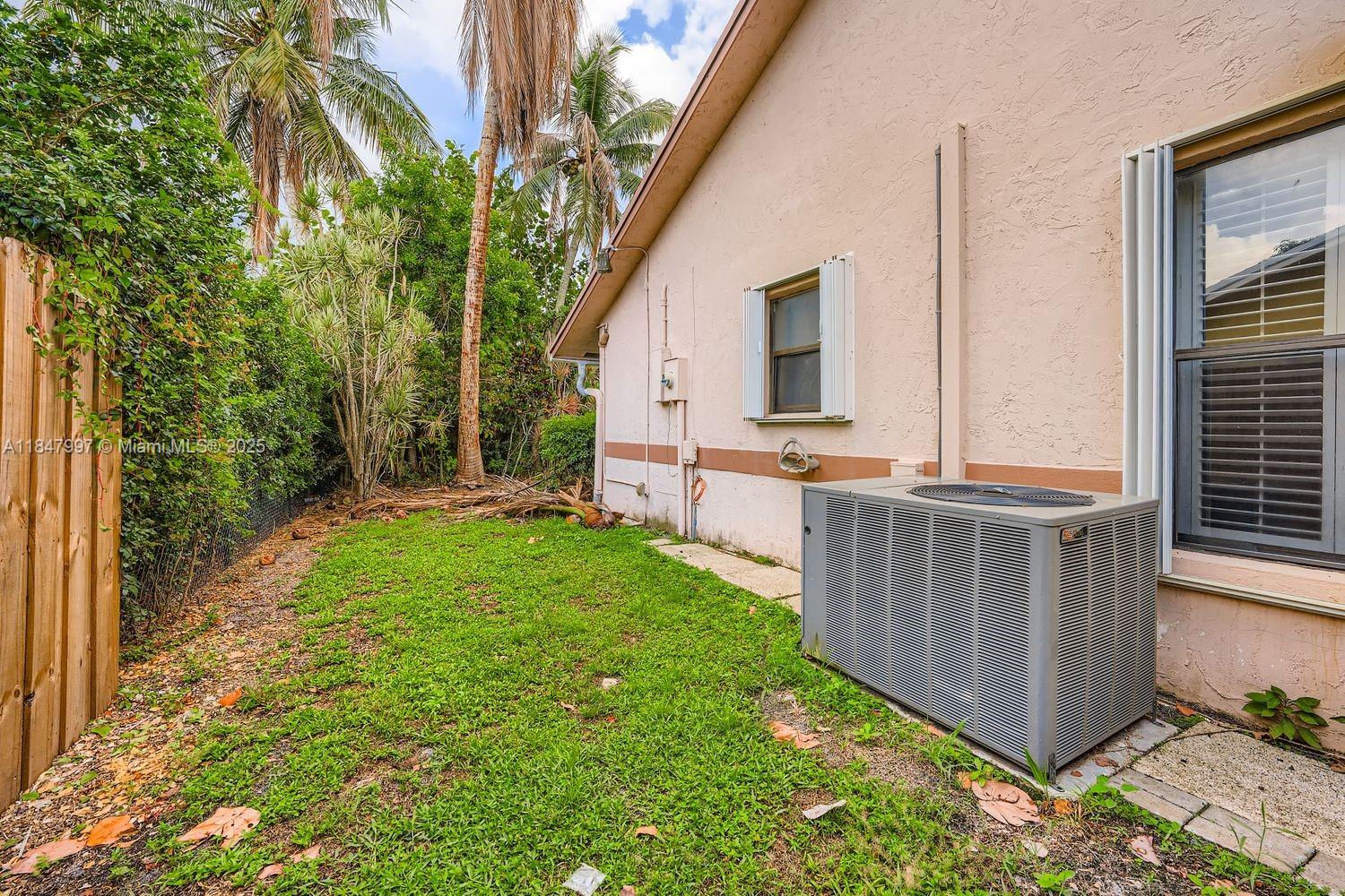 SUGAR POND MANOR OF WELLI - Residential