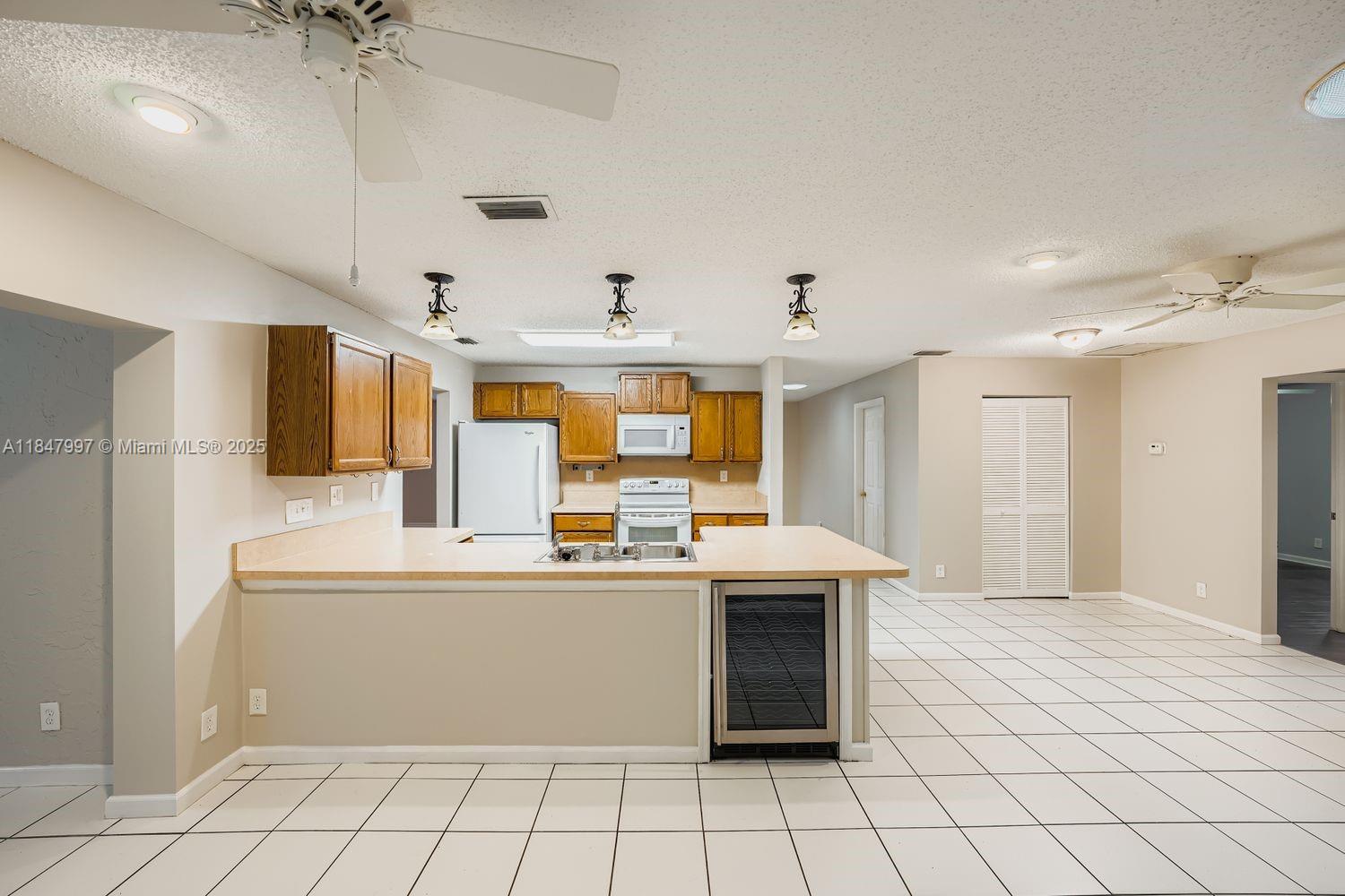 SUGAR POND MANOR OF WELLI - Residential