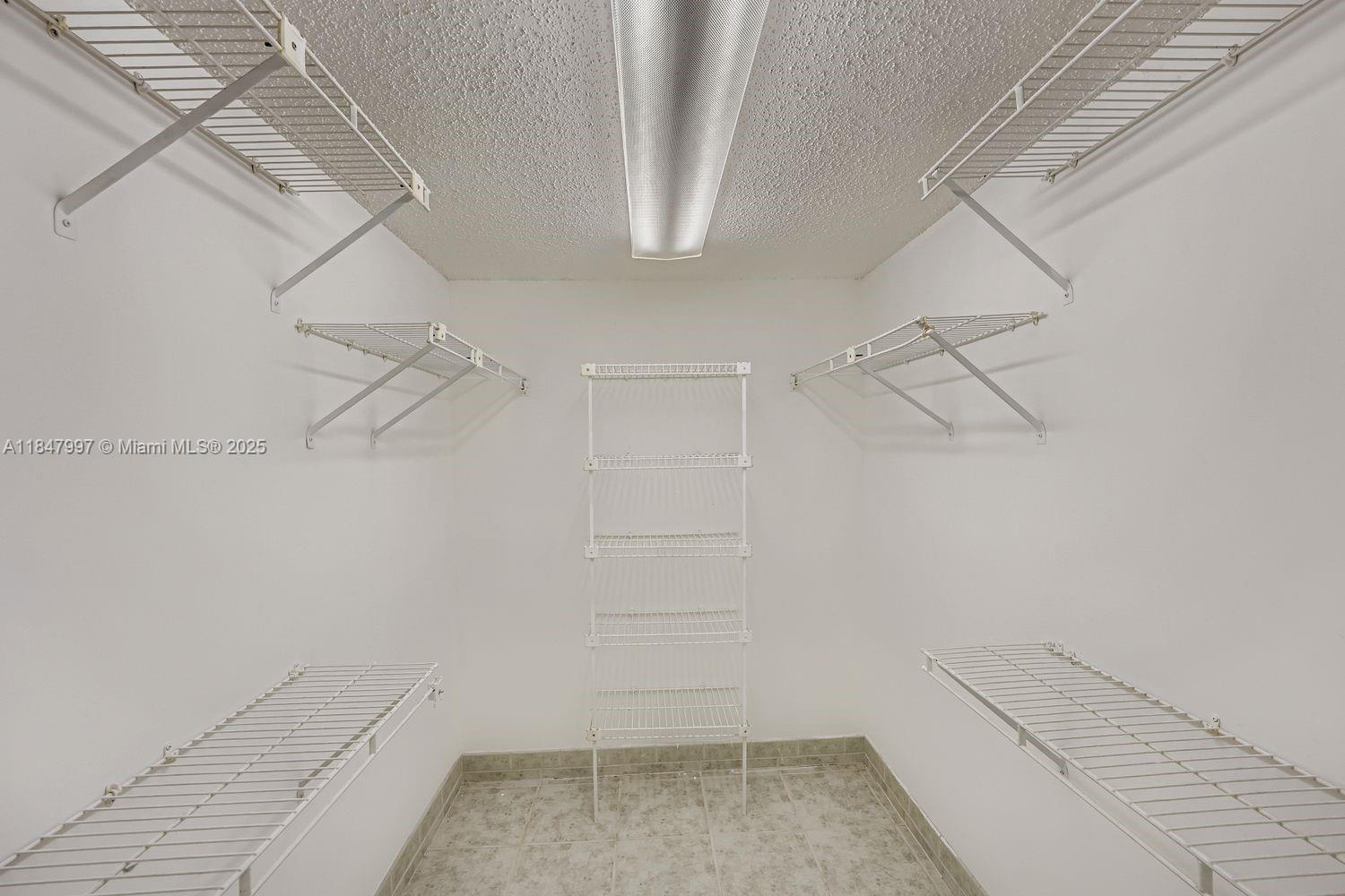 SUGAR POND MANOR OF WELLI - Residential