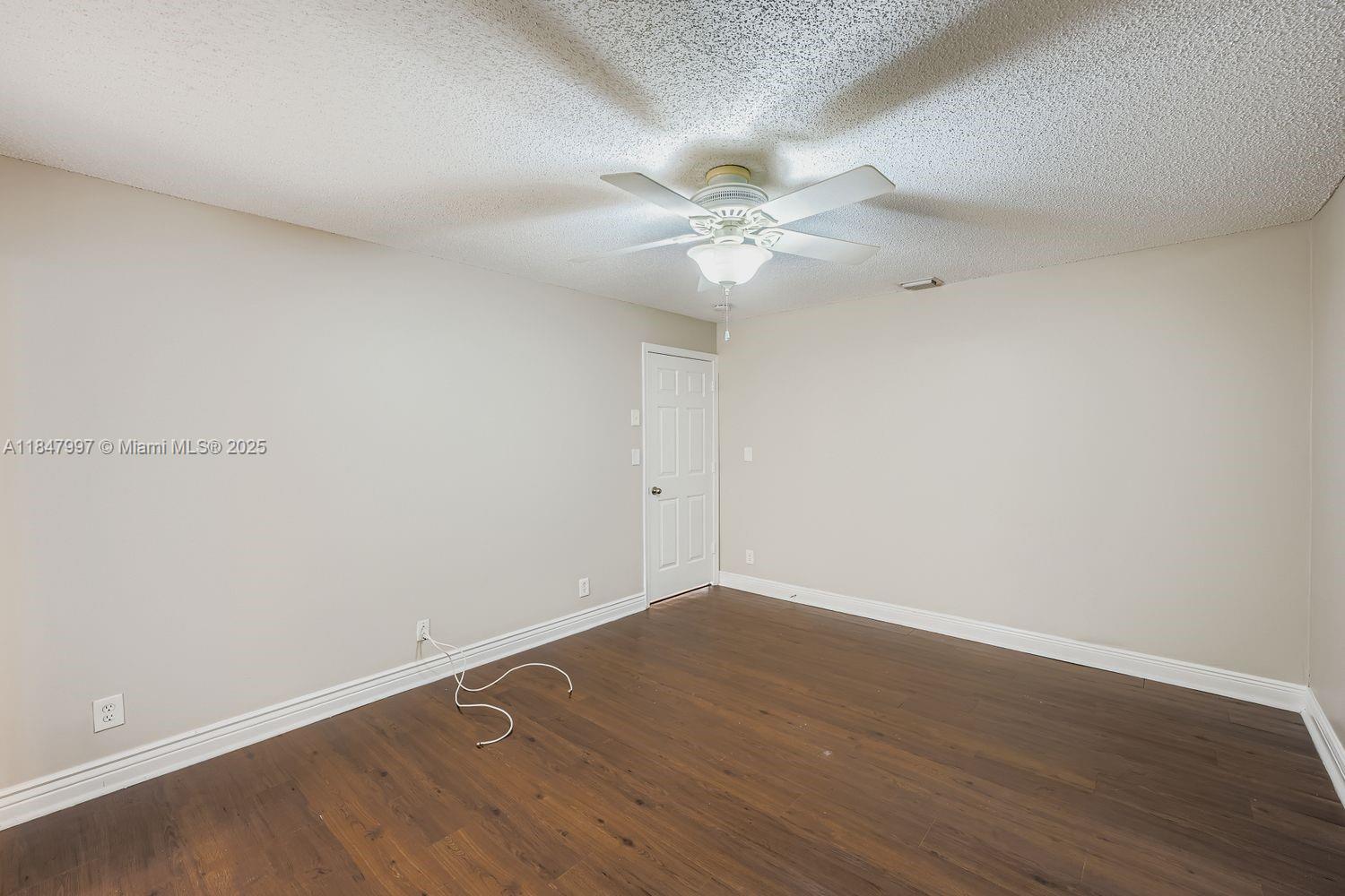 SUGAR POND MANOR OF WELLI - Residential