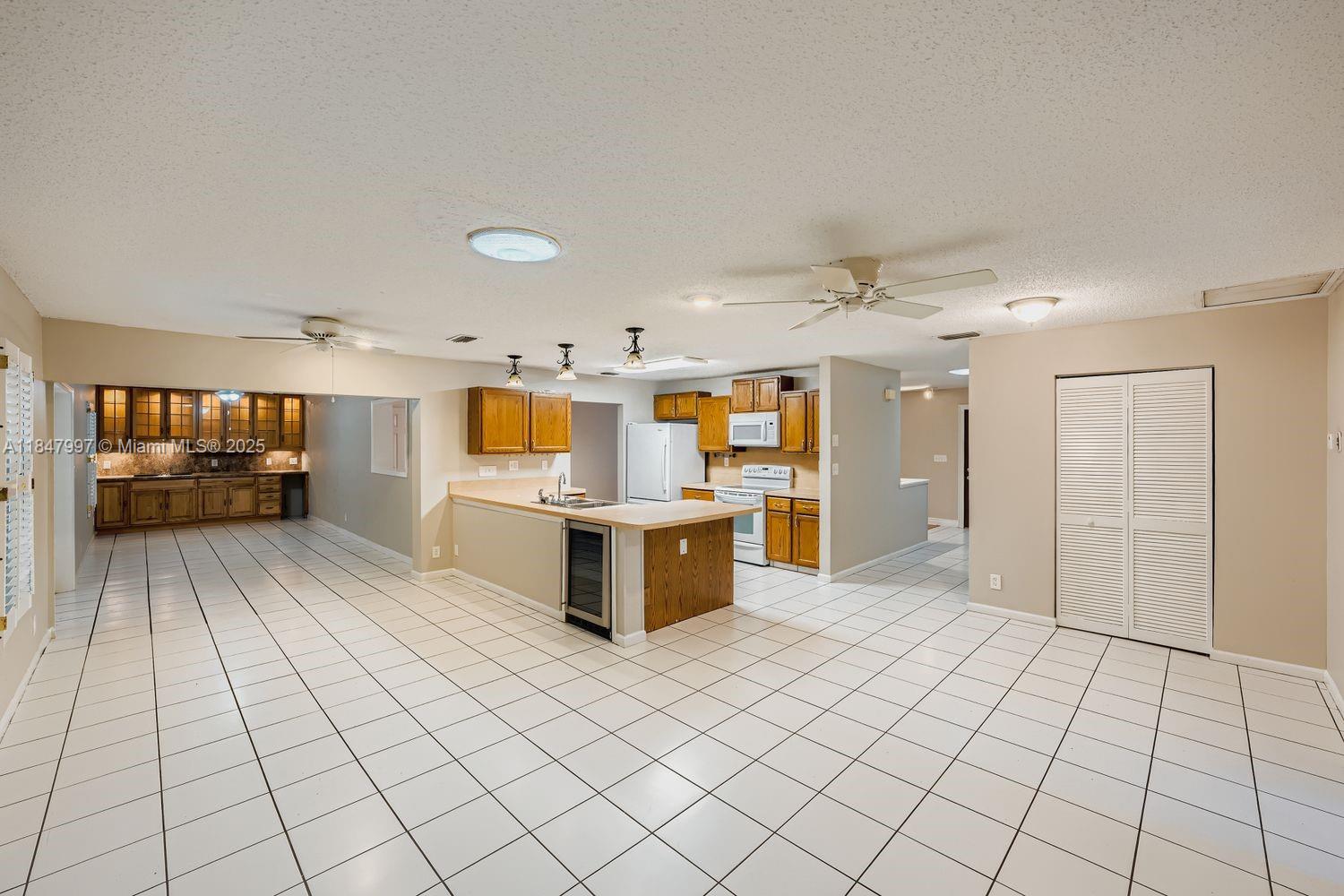 SUGAR POND MANOR OF WELLI - Residential