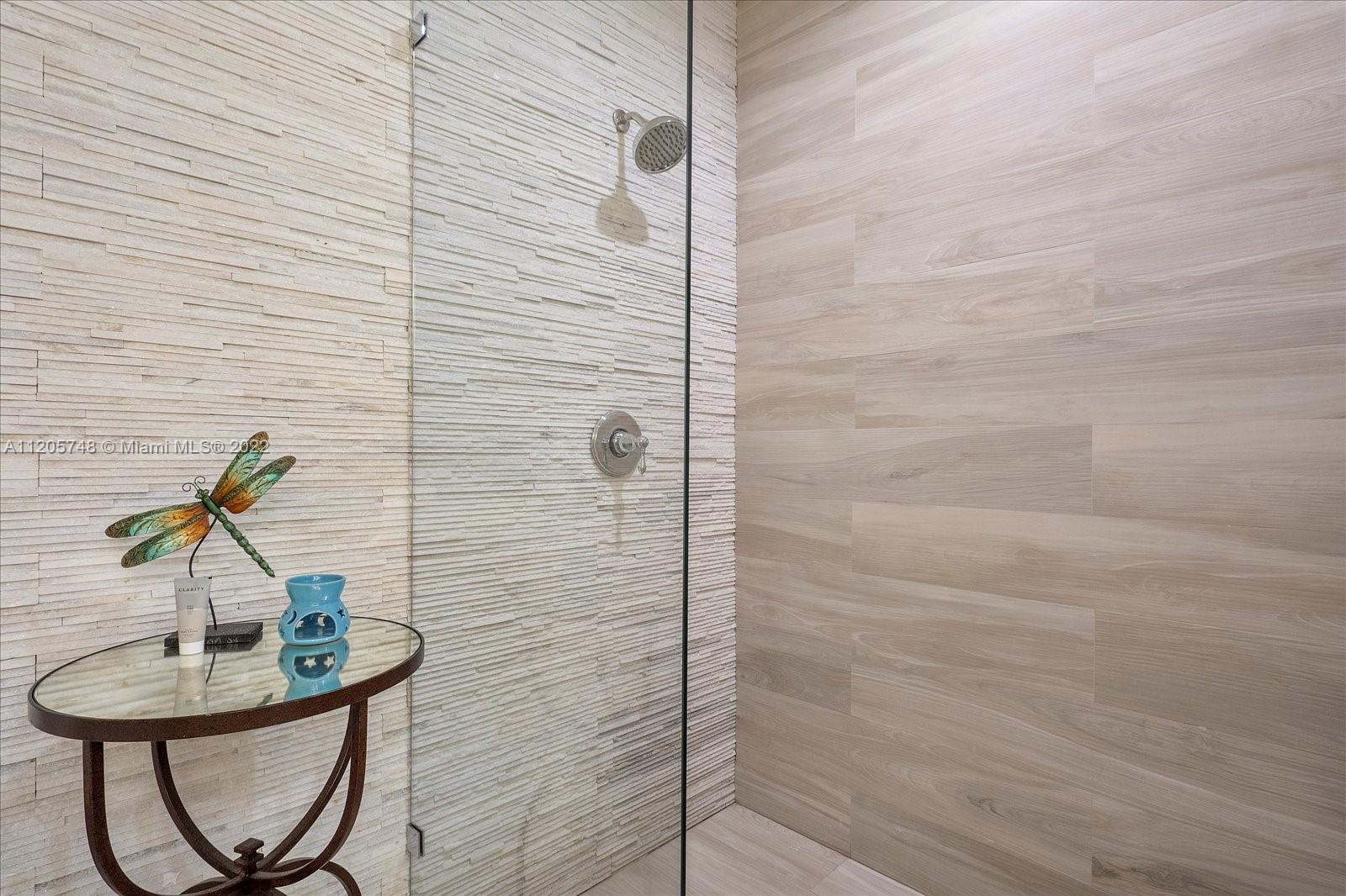 SEVEN ISLES - Residential