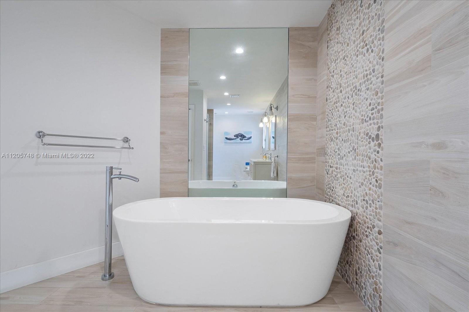 SEVEN ISLES - Residential