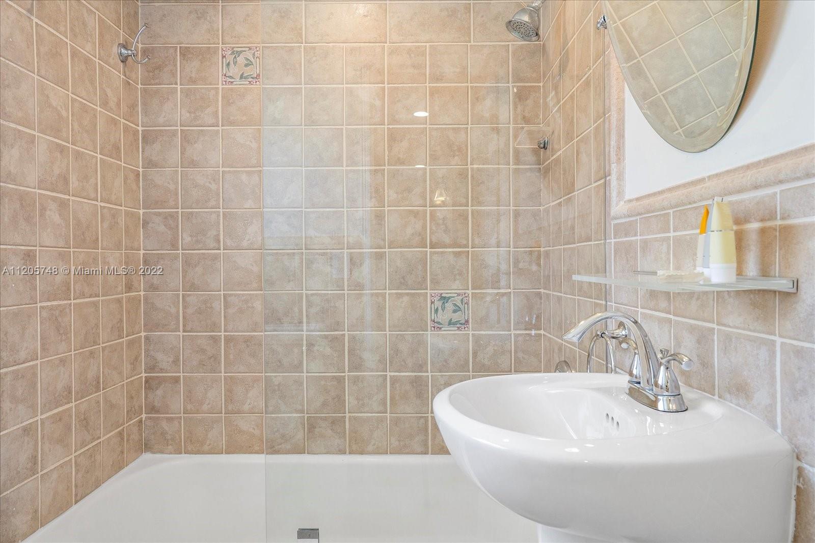 SEVEN ISLES - Residential