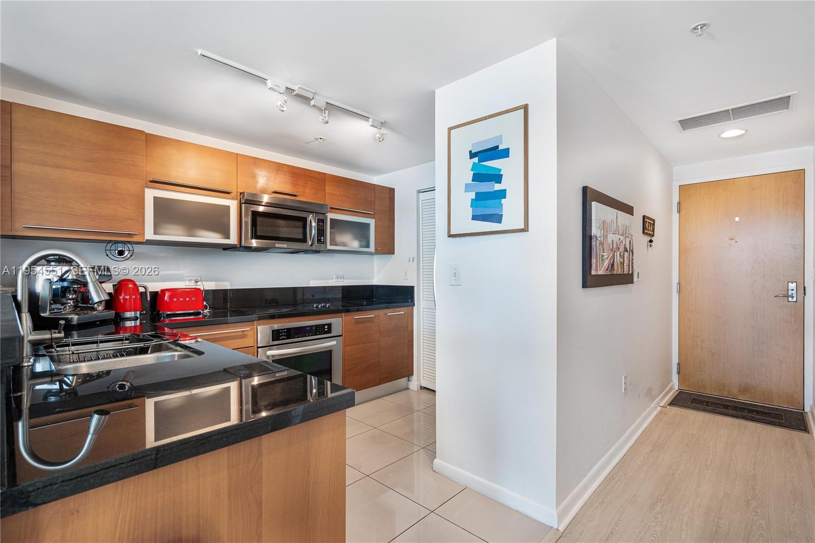 VIZCAYNE SOUTH CONDO - Residential