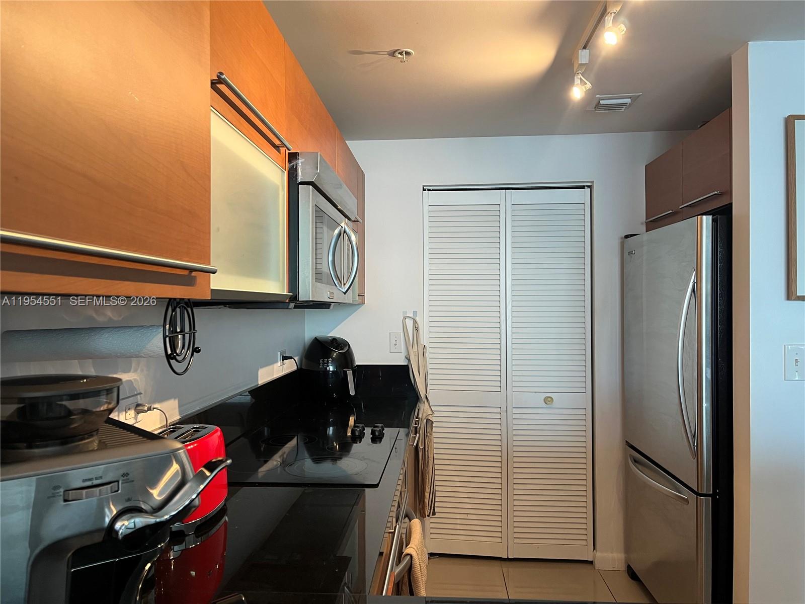 VIZCAYNE SOUTH CONDO - Residential