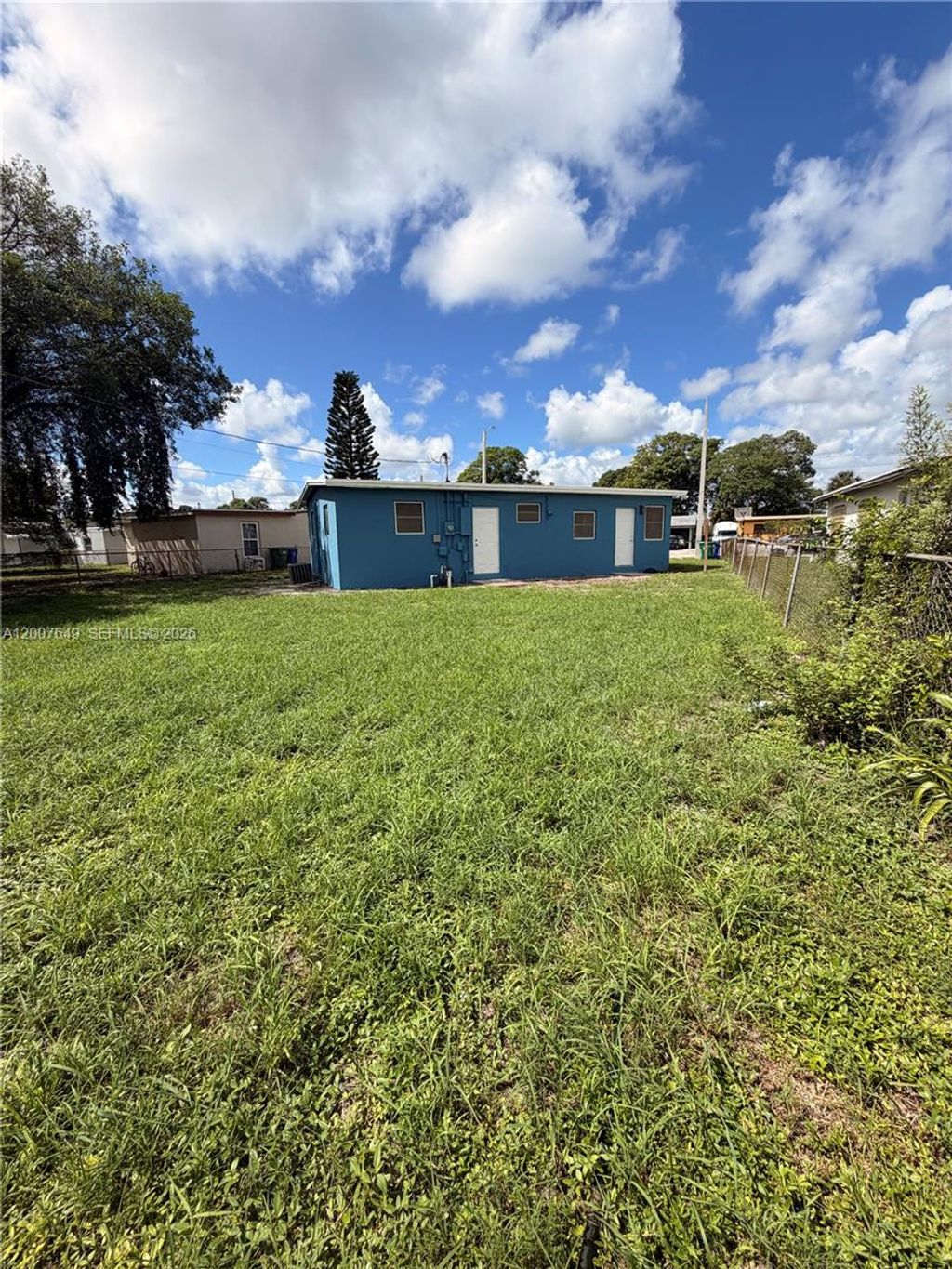 Photo of 318 NW 30th Ter, Fort Lauderdale, FL 33311 (MLS # A12007649)