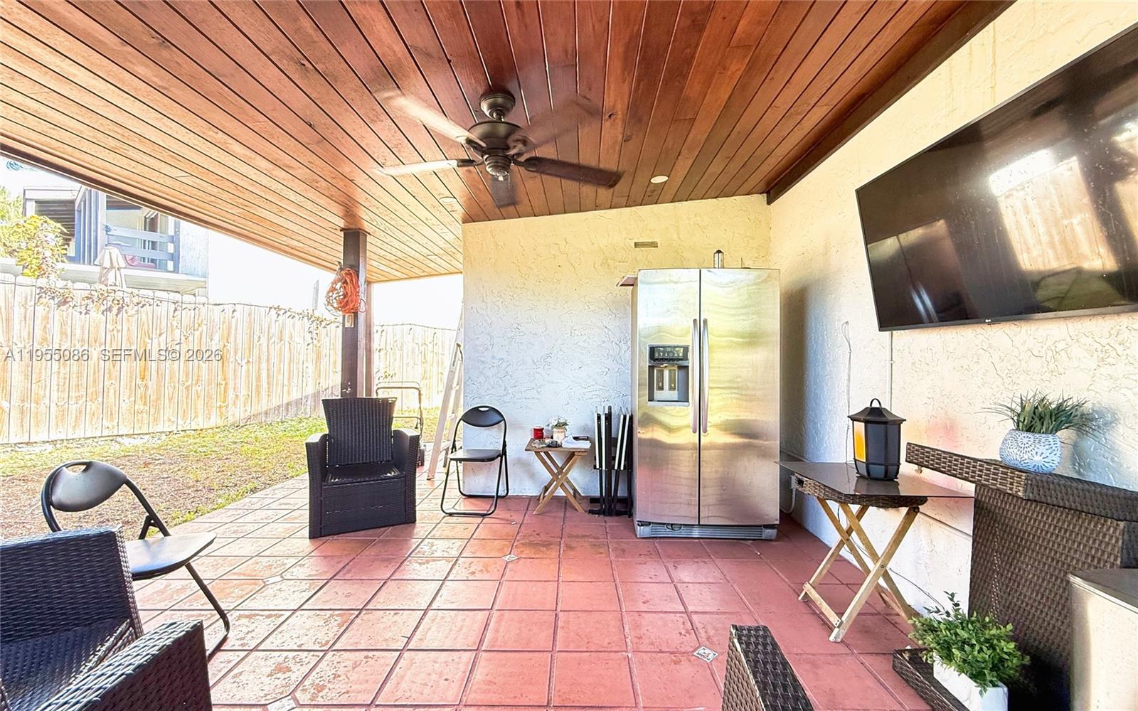 SNAPPER CREEK TOWNHOUSES - Residential