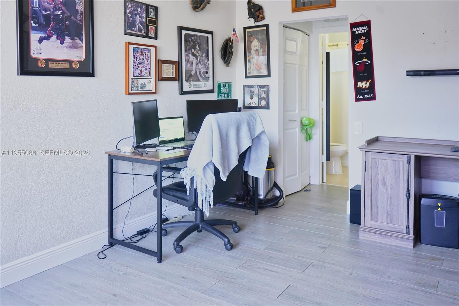 SNAPPER CREEK TOWNHOUSES - Residential