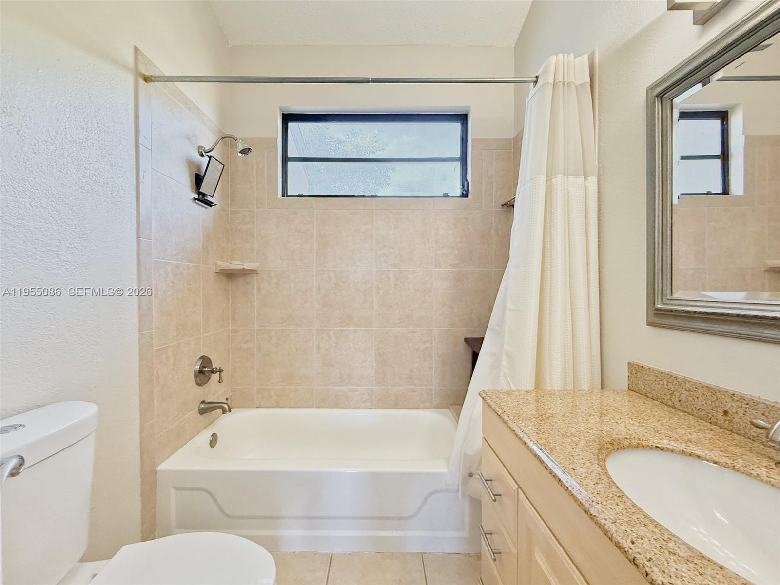 SNAPPER CREEK TOWNHOUSES - Residential