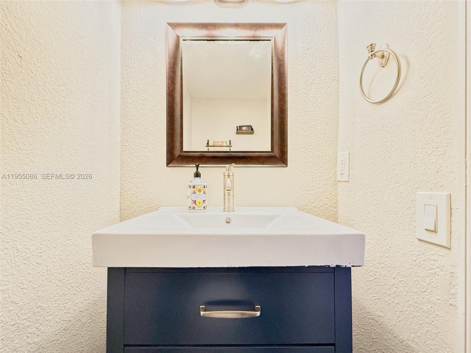 SNAPPER CREEK TOWNHOUSES - Residential