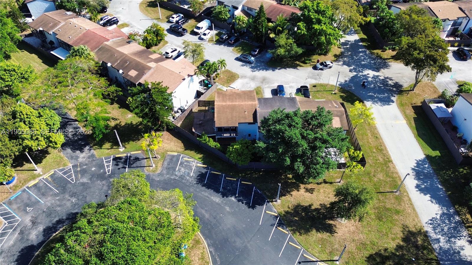 SNAPPER CREEK TOWNHOUSES - Residential