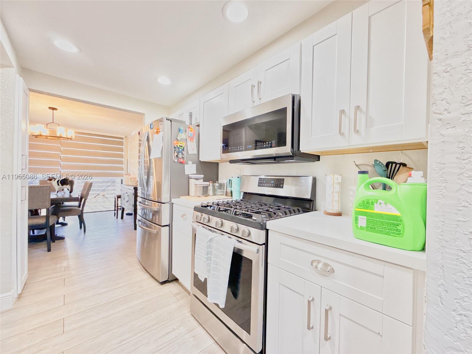 SNAPPER CREEK TOWNHOUSES - Residential