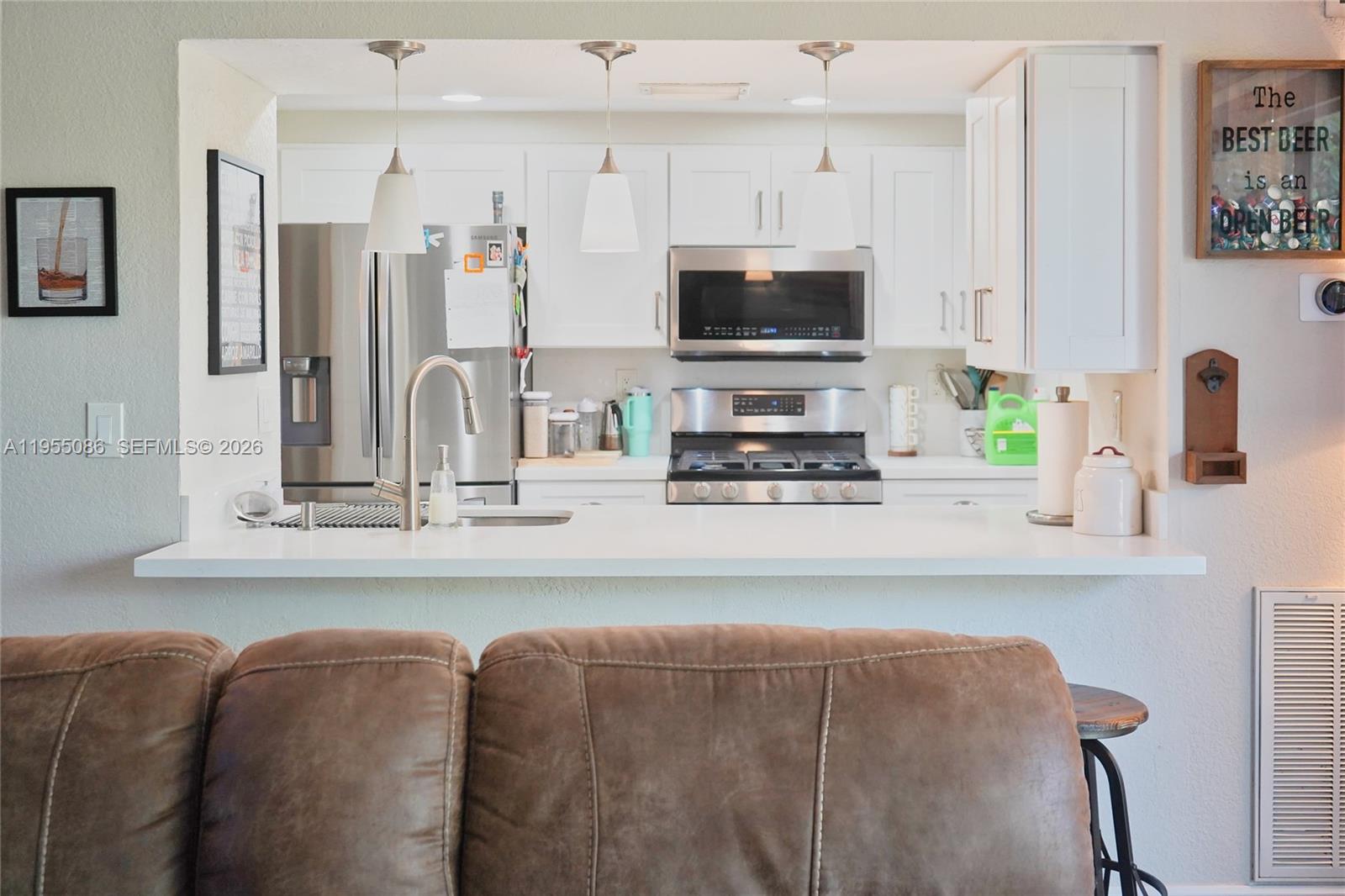 SNAPPER CREEK TOWNHOUSES - Residential