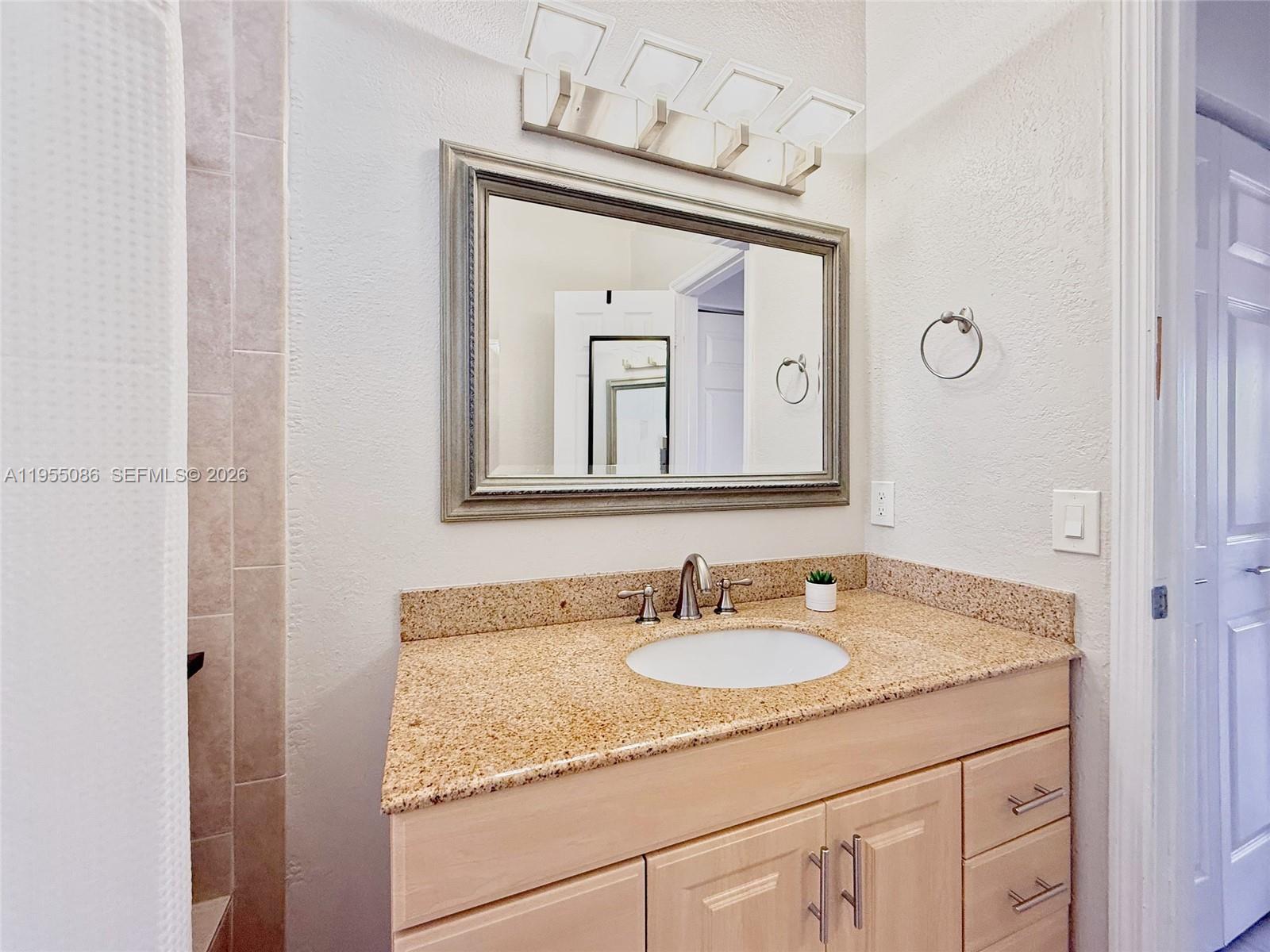 SNAPPER CREEK TOWNHOUSES - Residential