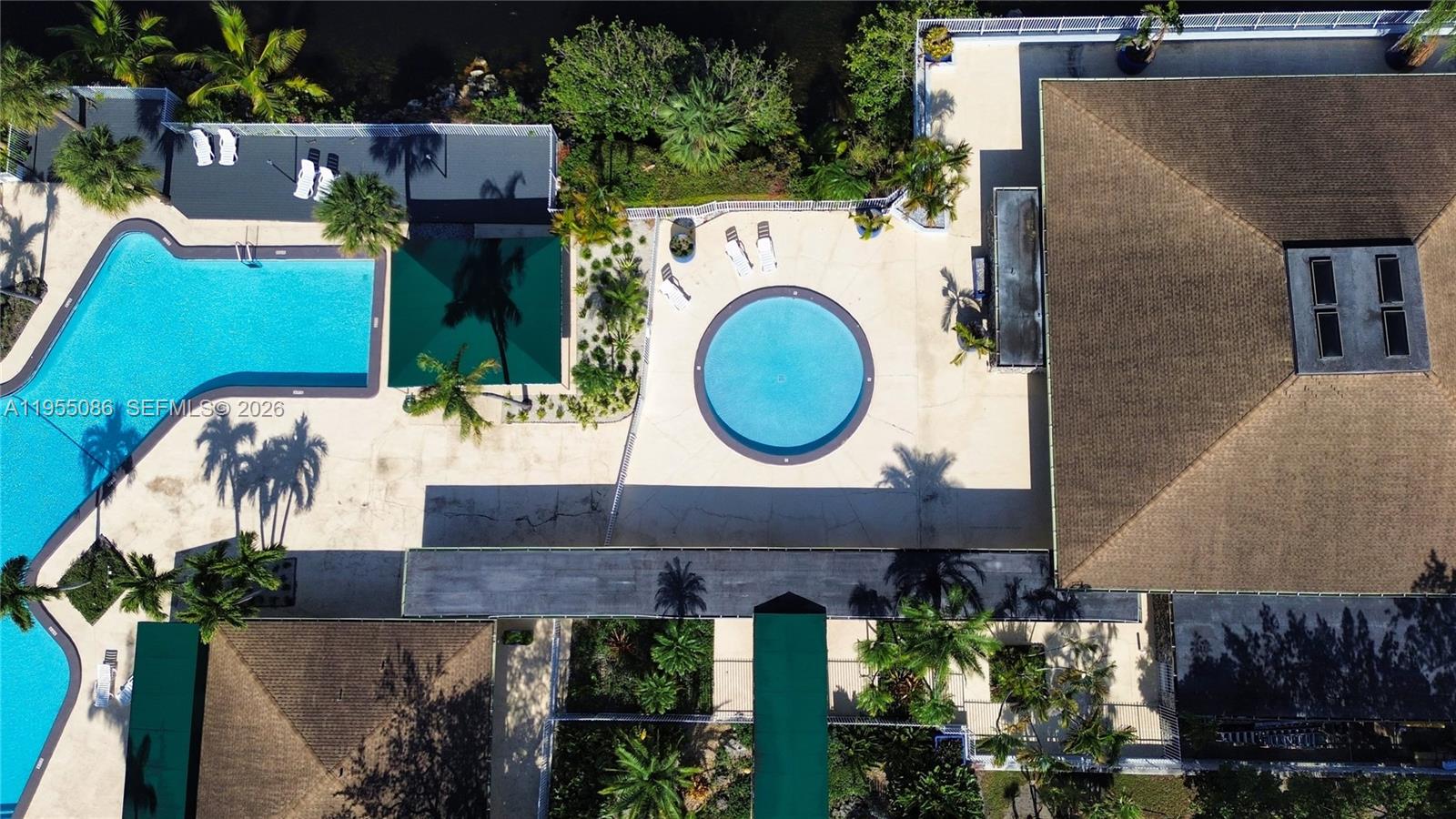 SNAPPER CREEK TOWNHOUSES - Residential