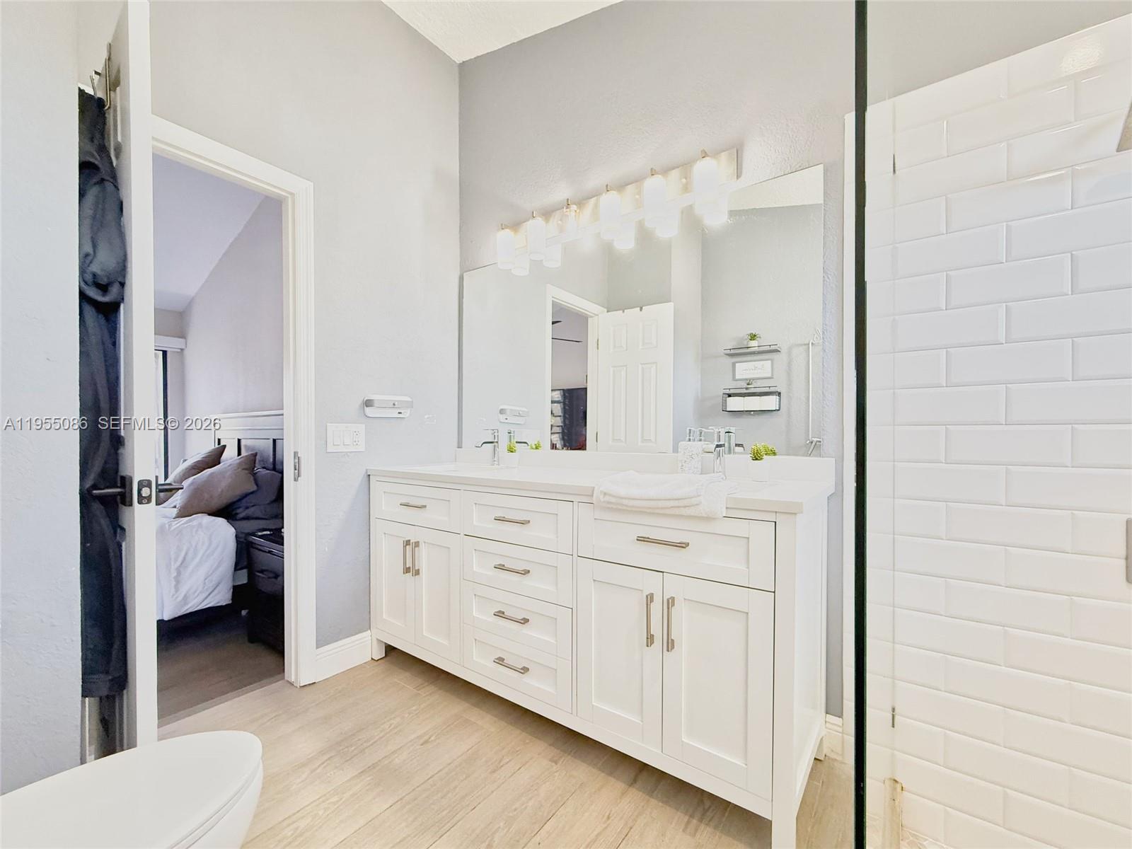 SNAPPER CREEK TOWNHOUSES - Residential