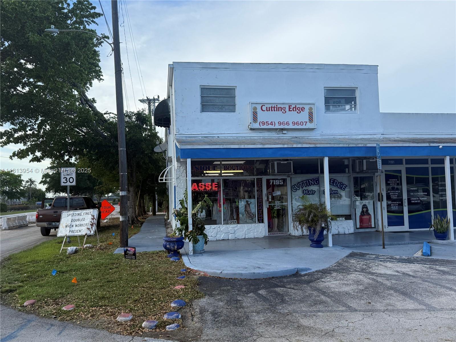 7193-7195 Pembroke Rd