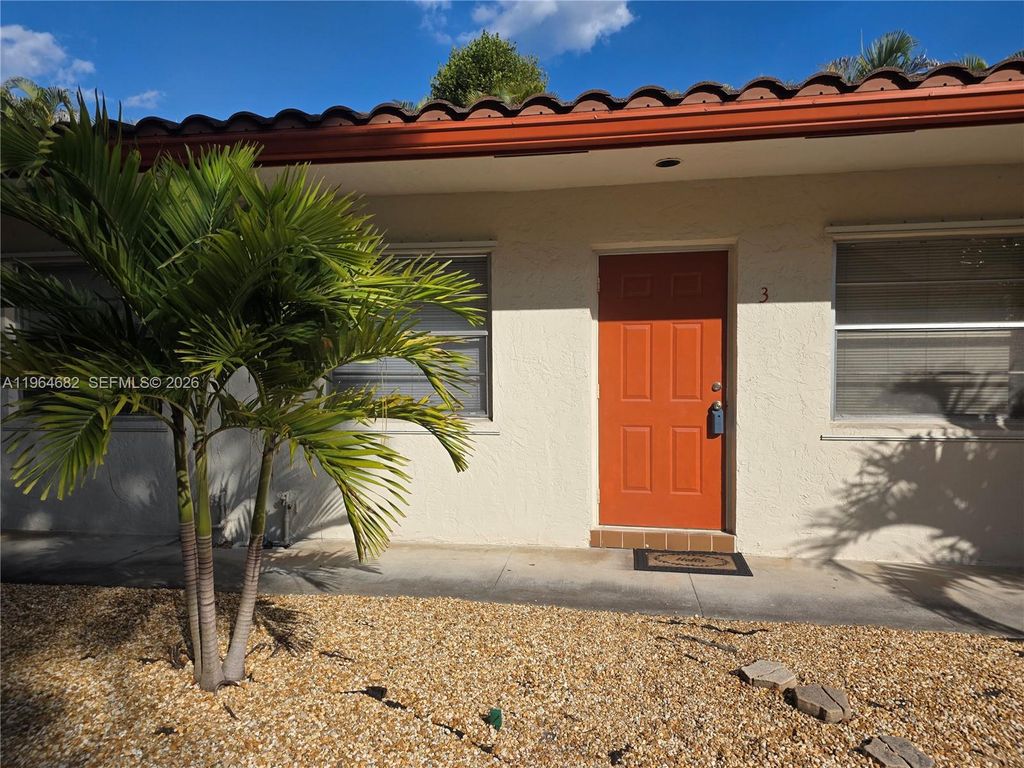 Photo of Hollywood, FL 33020 (MLS # A11964682)