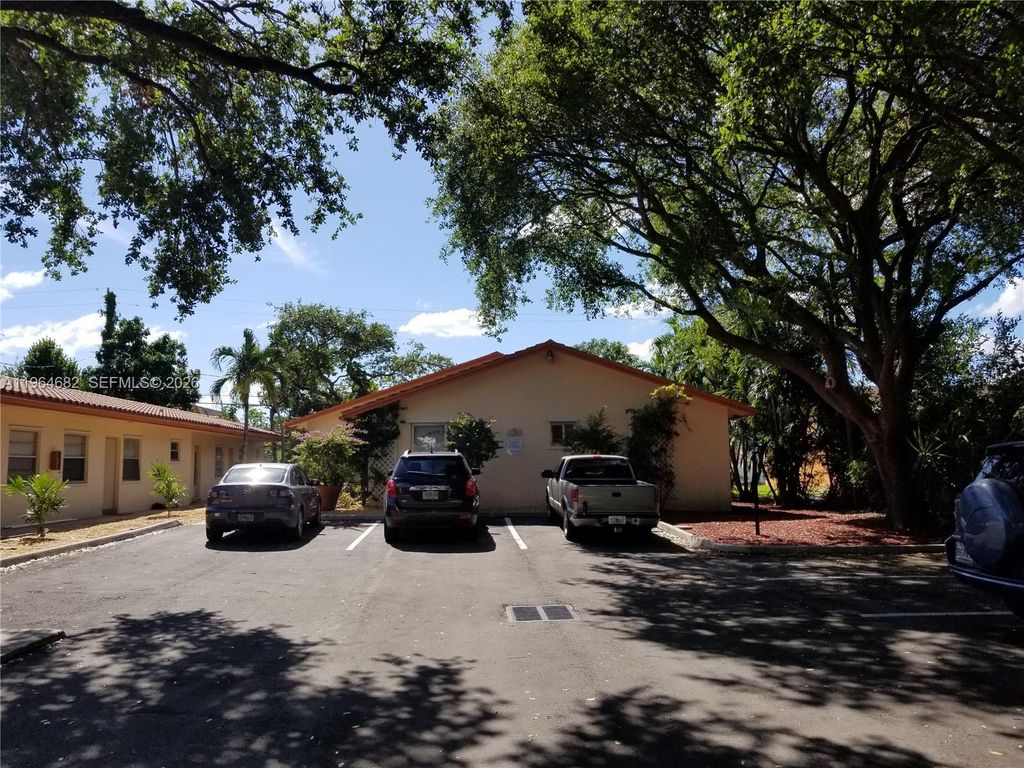 Photo of Hollywood, FL 33020 (MLS # A11964682)