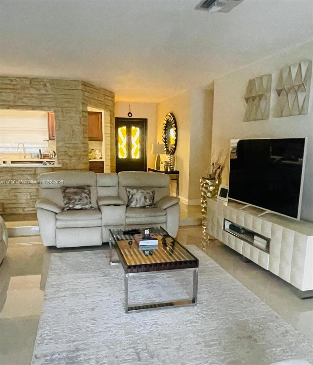 HOLLYWOOD PINES NO 2 AMEN - Residential