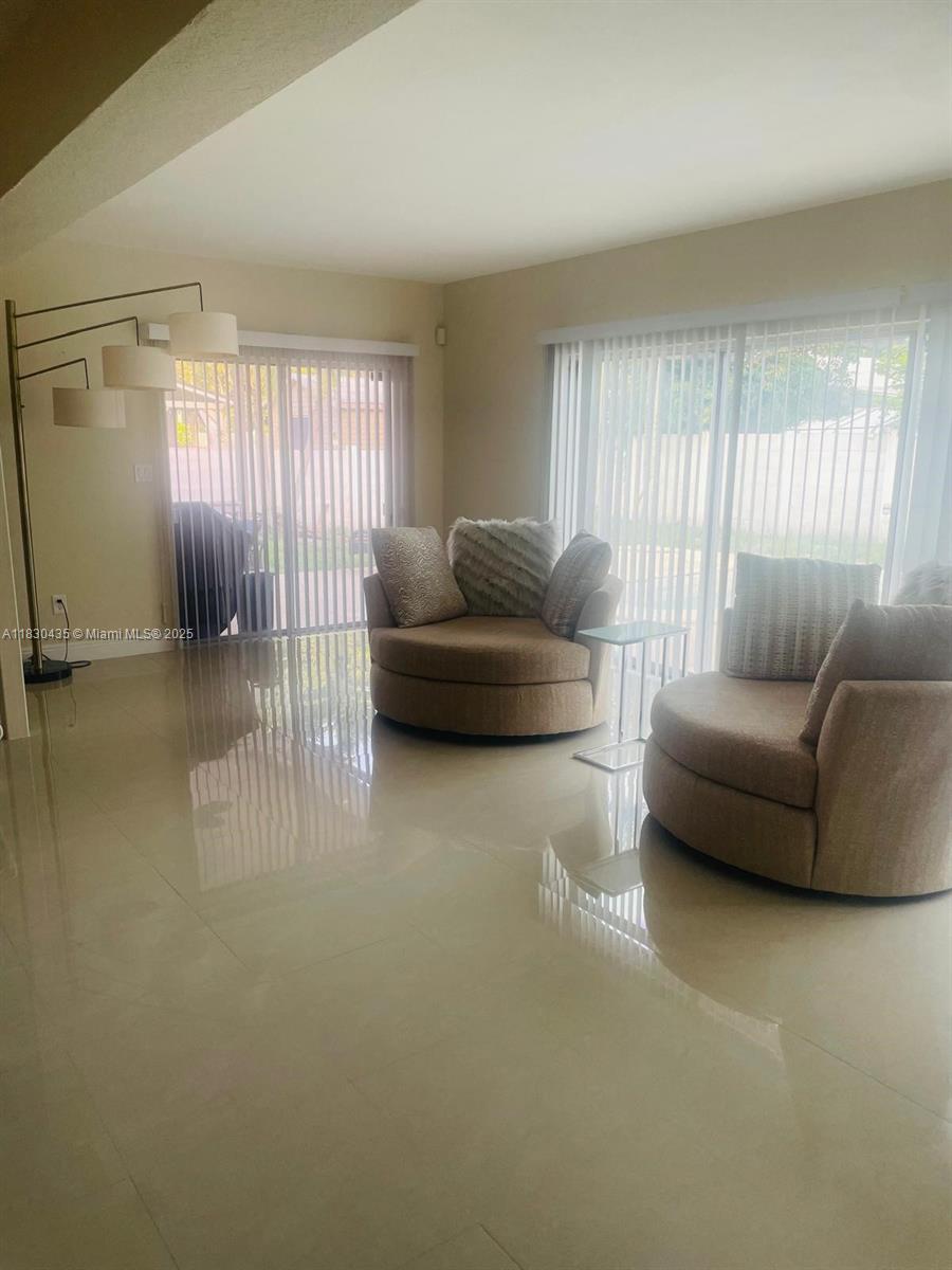 HOLLYWOOD PINES NO 2 AMEN - Residential