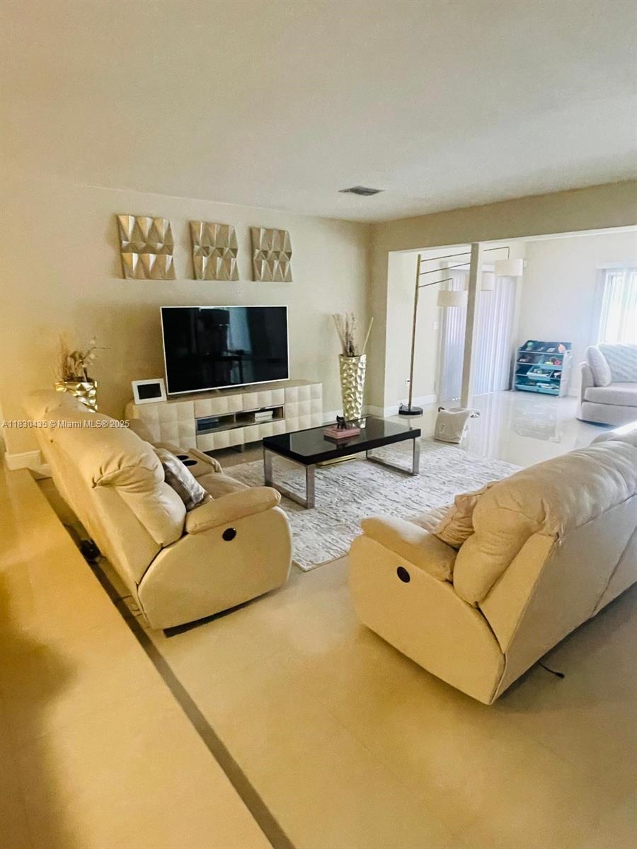 HOLLYWOOD PINES NO 2 AMEN - Residential