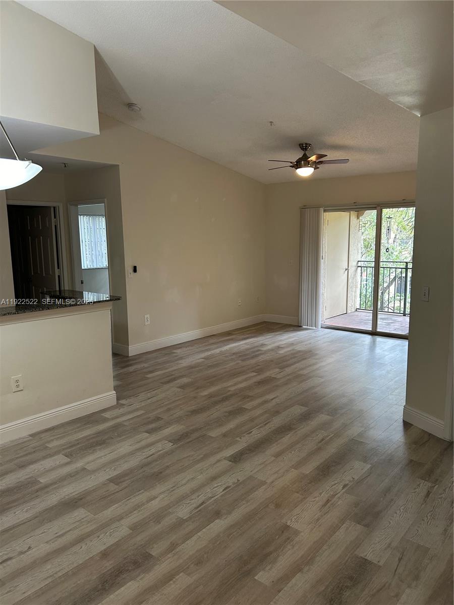 2494 CENTERGATE DR 302