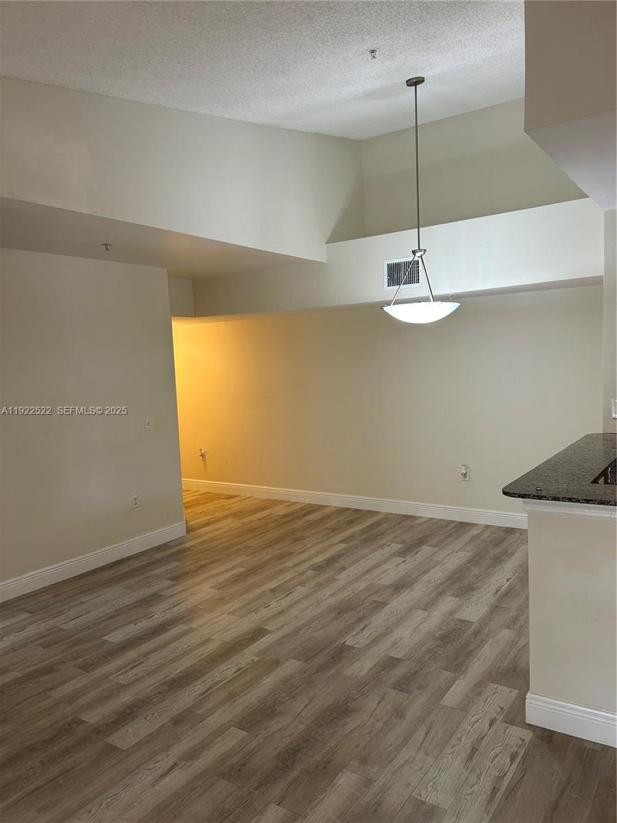 2494 CENTERGATE DR 302