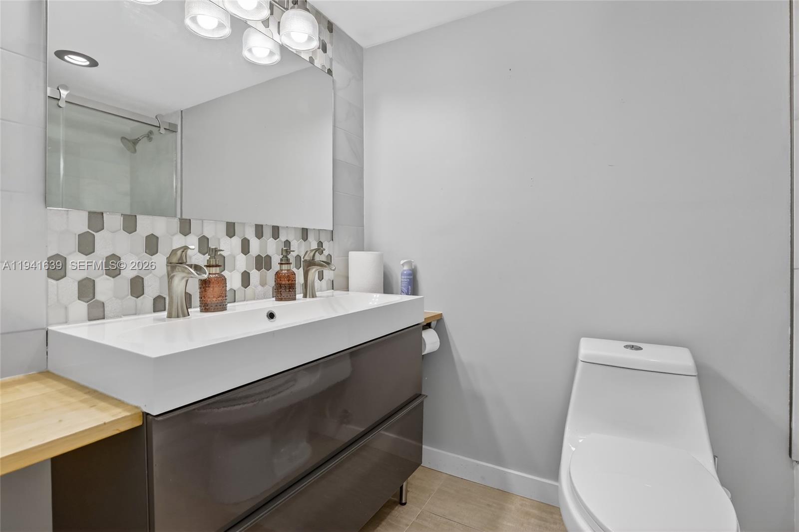 CONDOMINIUM 8 OF ENVIRON - Residential