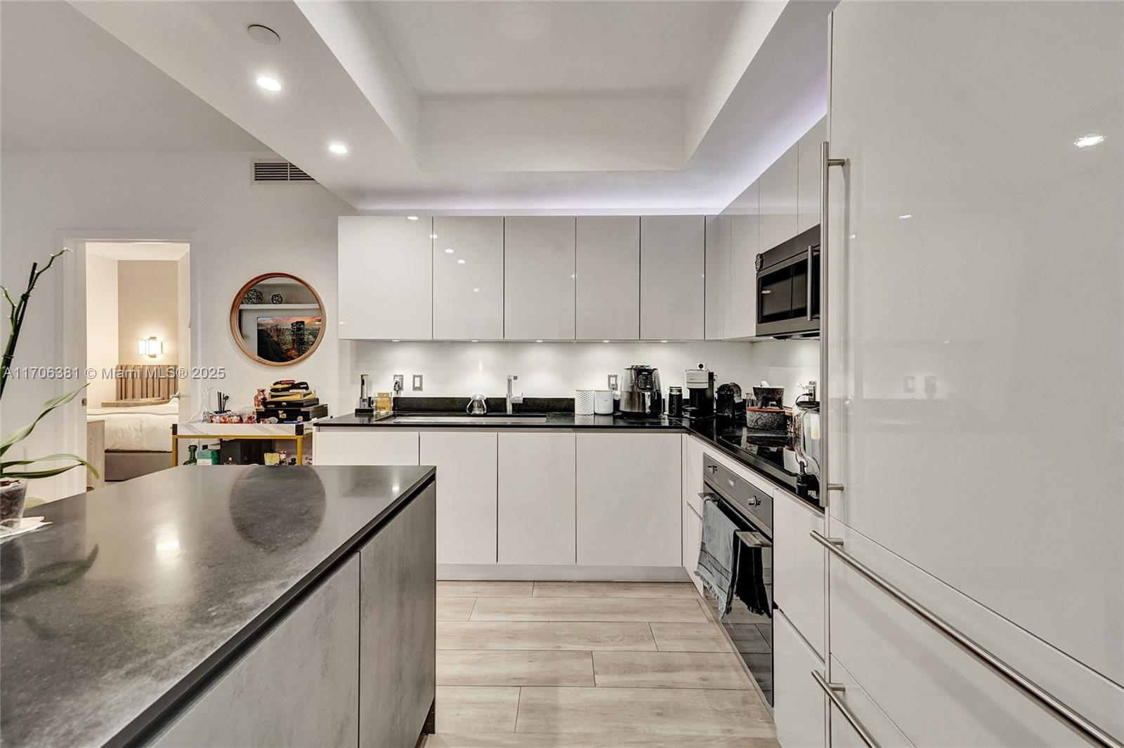 View photos, virtual tours, details... 1010 Brickell Ave 4009