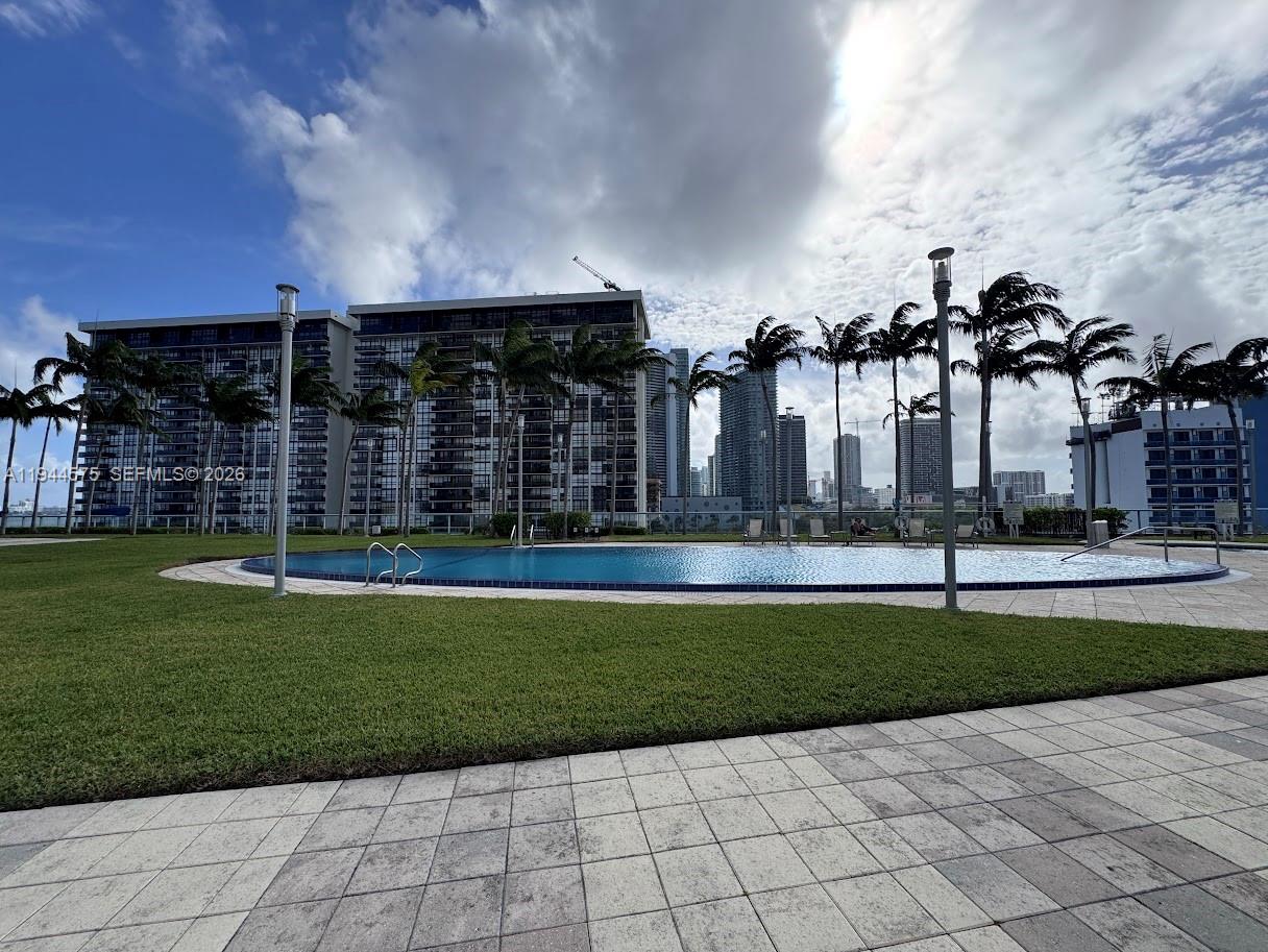 BLUE CONDO - Residential