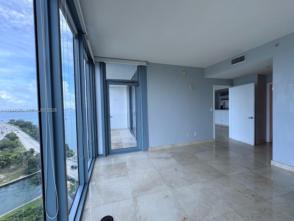 BLUE CONDO - Residential