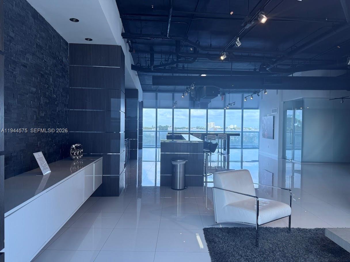 BLUE CONDO - Residential