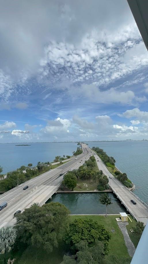 BLUE CONDO - Residential