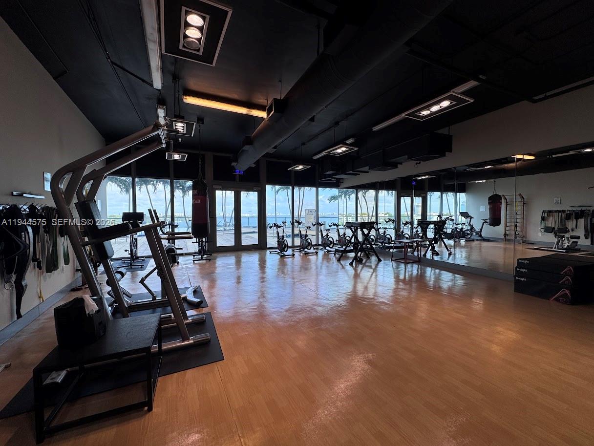 BLUE CONDO - Residential