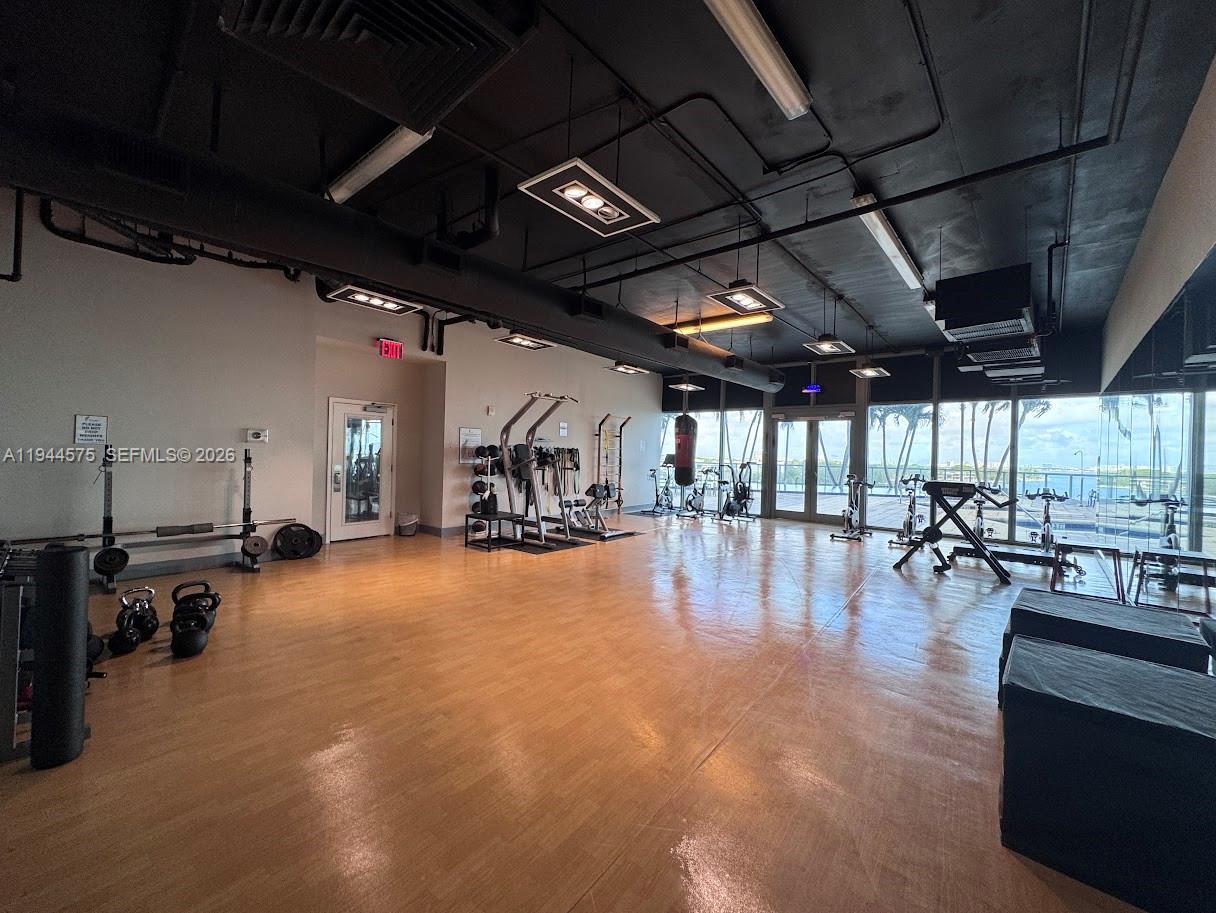 BLUE CONDO - Residential