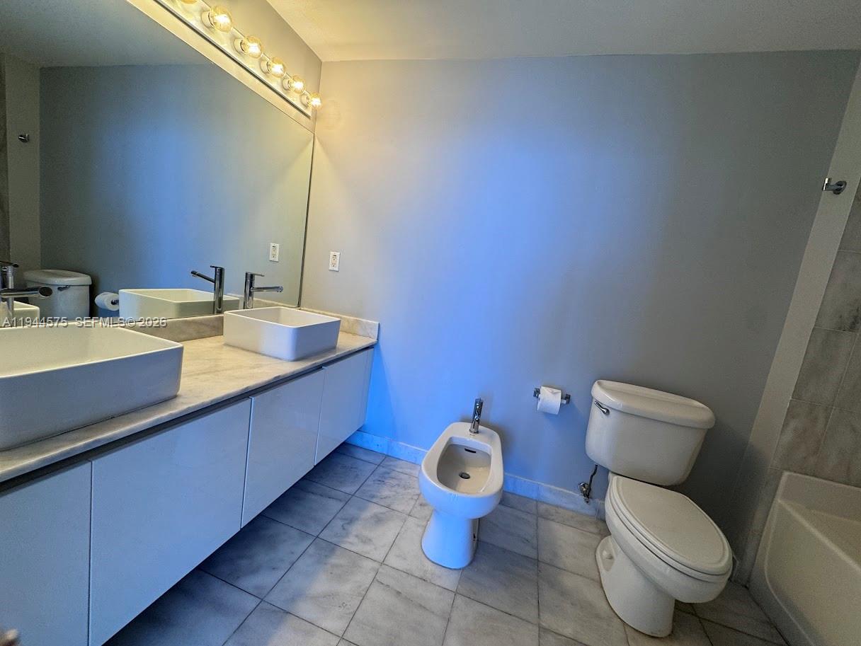 BLUE CONDO - Residential