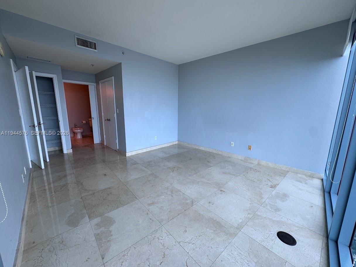 BLUE CONDO - Residential