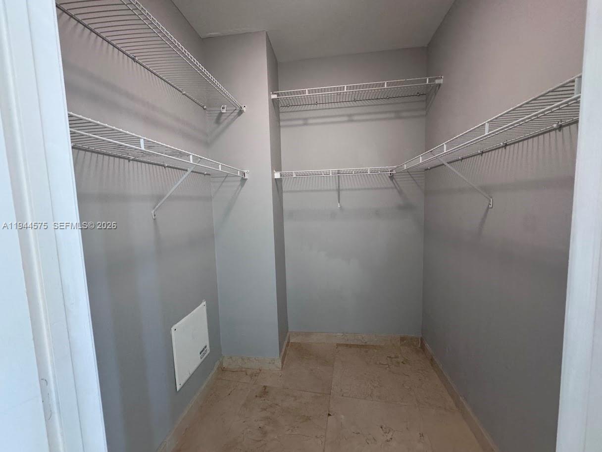 BLUE CONDO - Residential