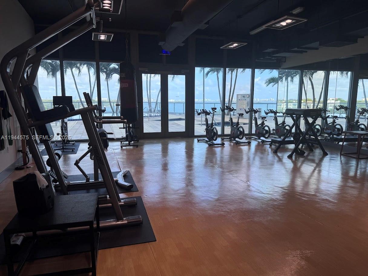 BLUE CONDO - Residential