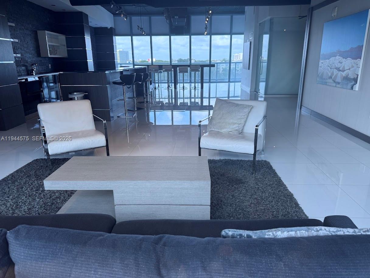 BLUE CONDO - Residential