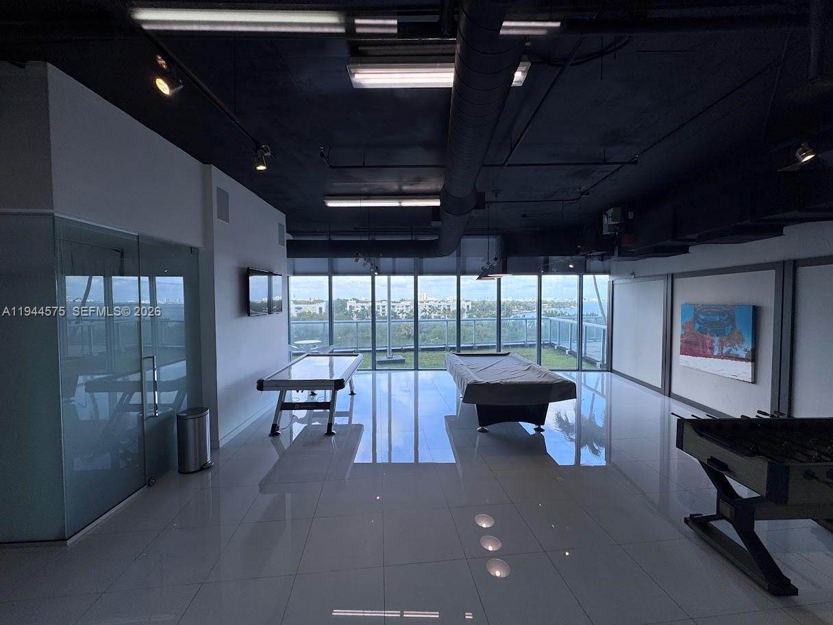 BLUE CONDO - Residential