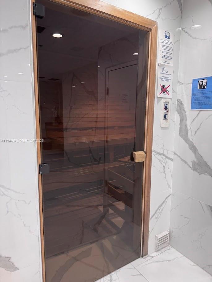 BLUE CONDO - Residential