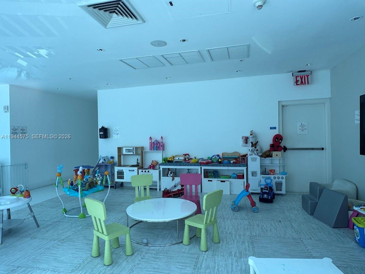 BLUE CONDO - Residential