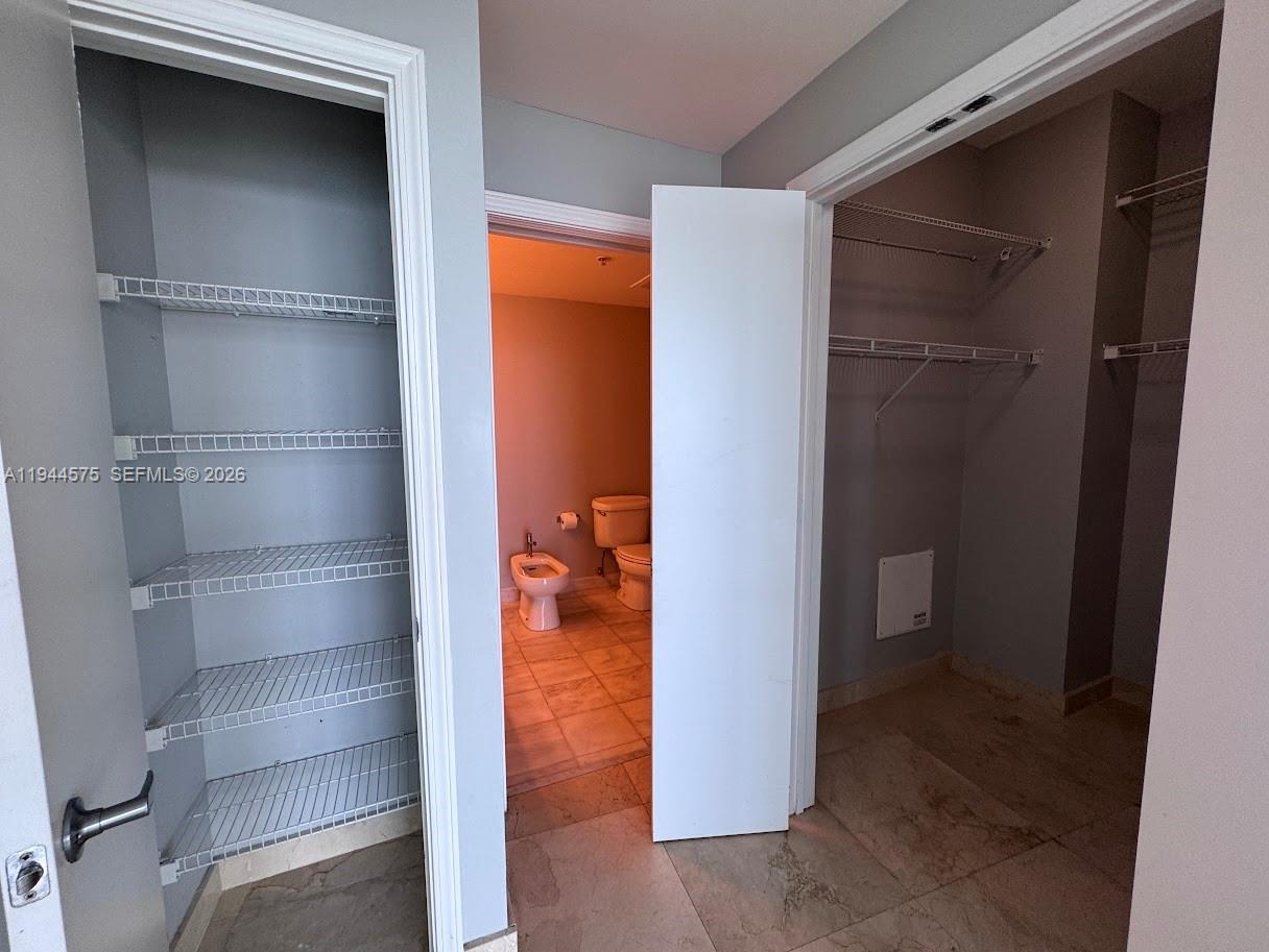 BLUE CONDO - Residential